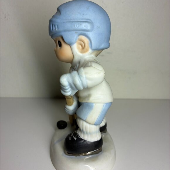Precious Moments Enesco "Let's Keep Our Eye's on the Goal" figurine 1998 - Picture 4 of 5